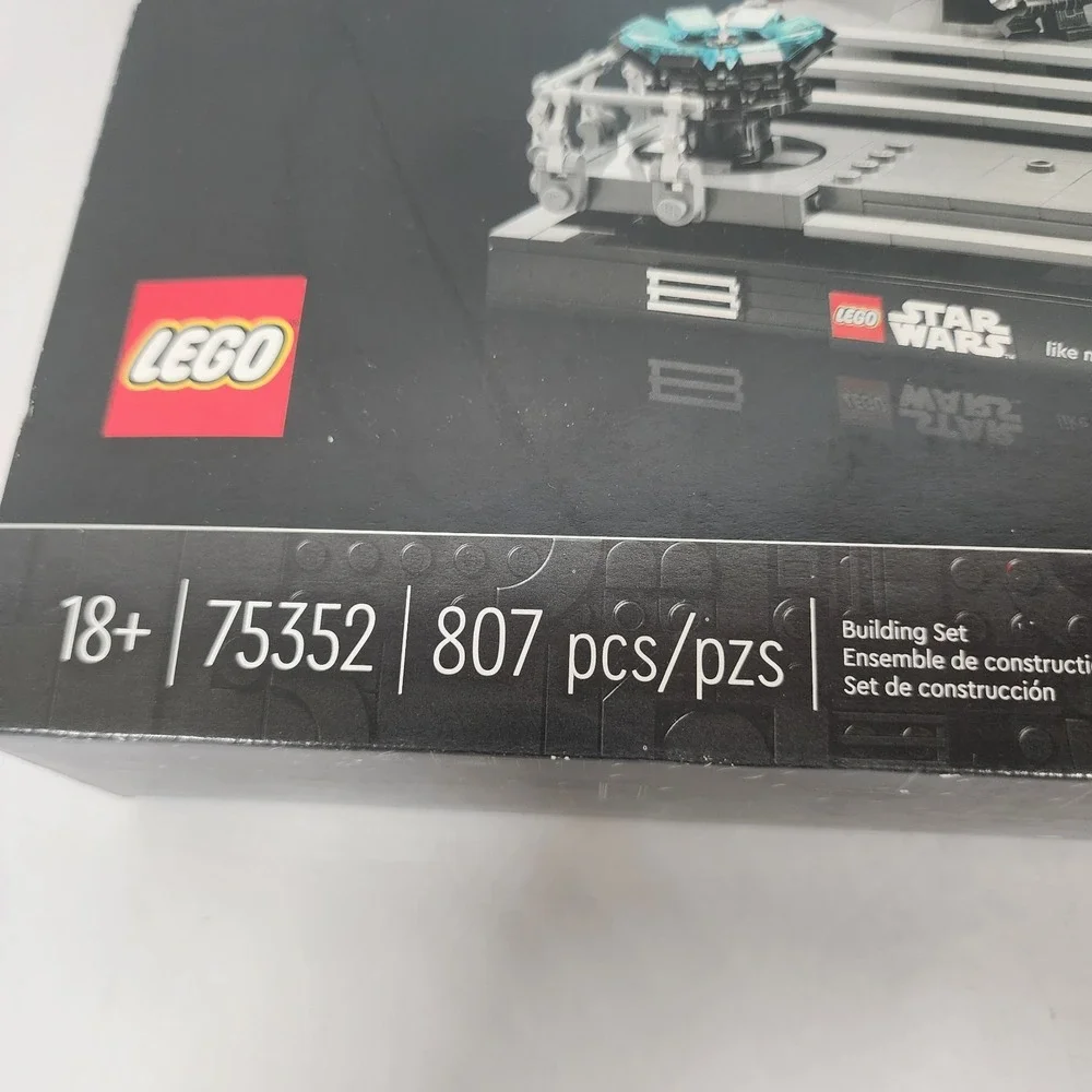 LEGO Star Wars 75352 Emperor's Throne Room Diorama Sealed 807 Pieces